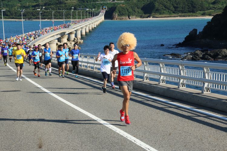 つの しま 夕やけ マラソン